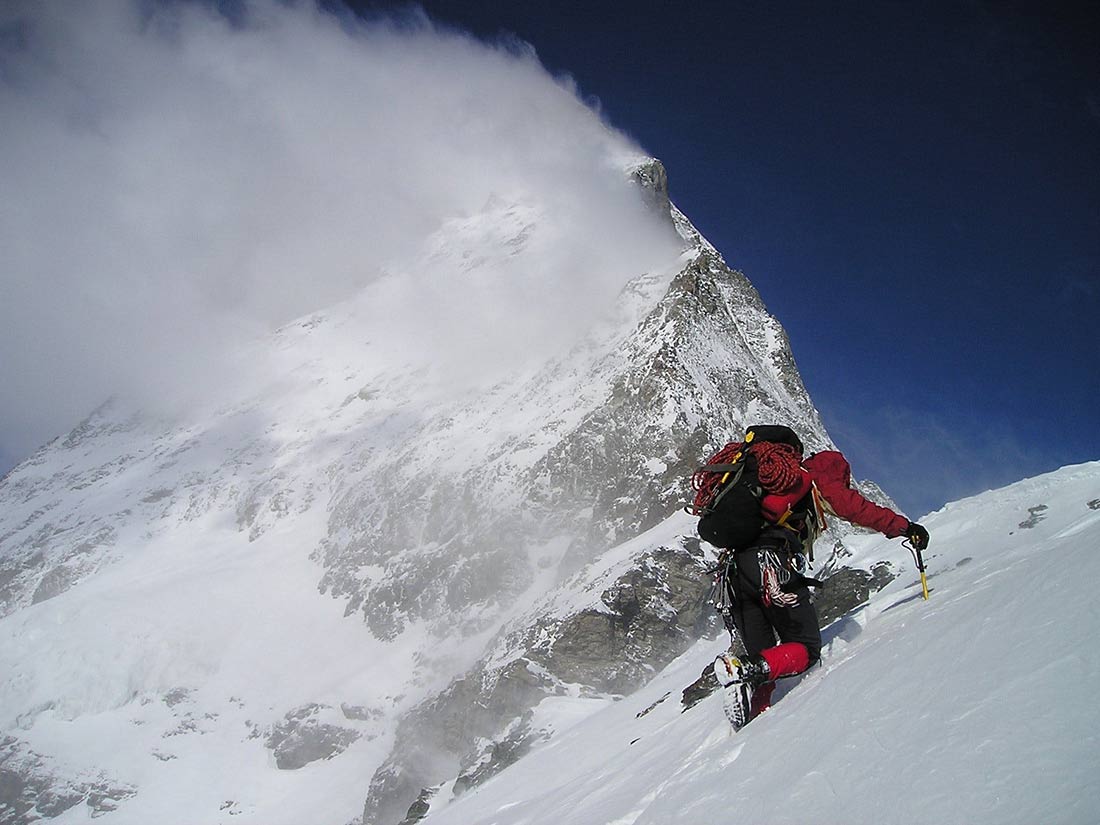 Mountaineering versus trekking 